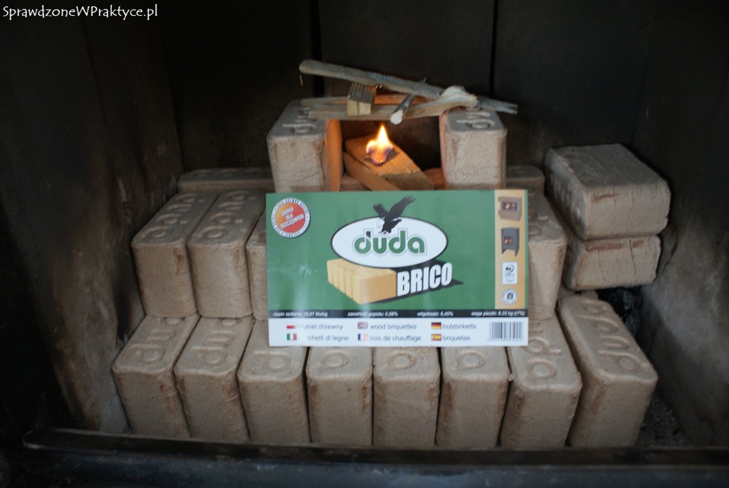 najlepszy sposób ułożenia brykietu w kominku