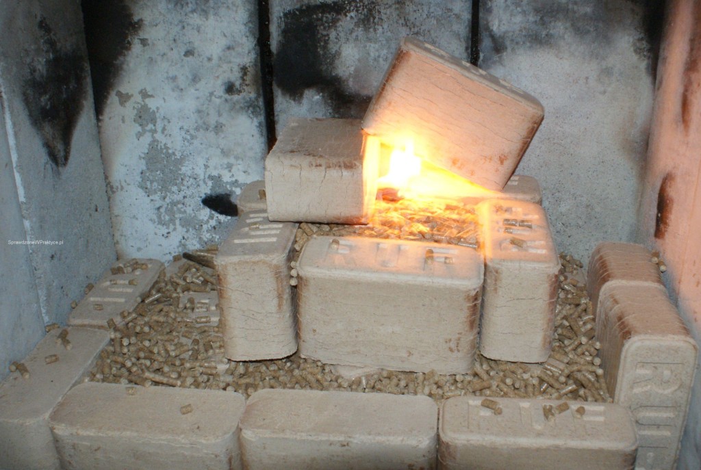 Pierwsza iskra w kominku